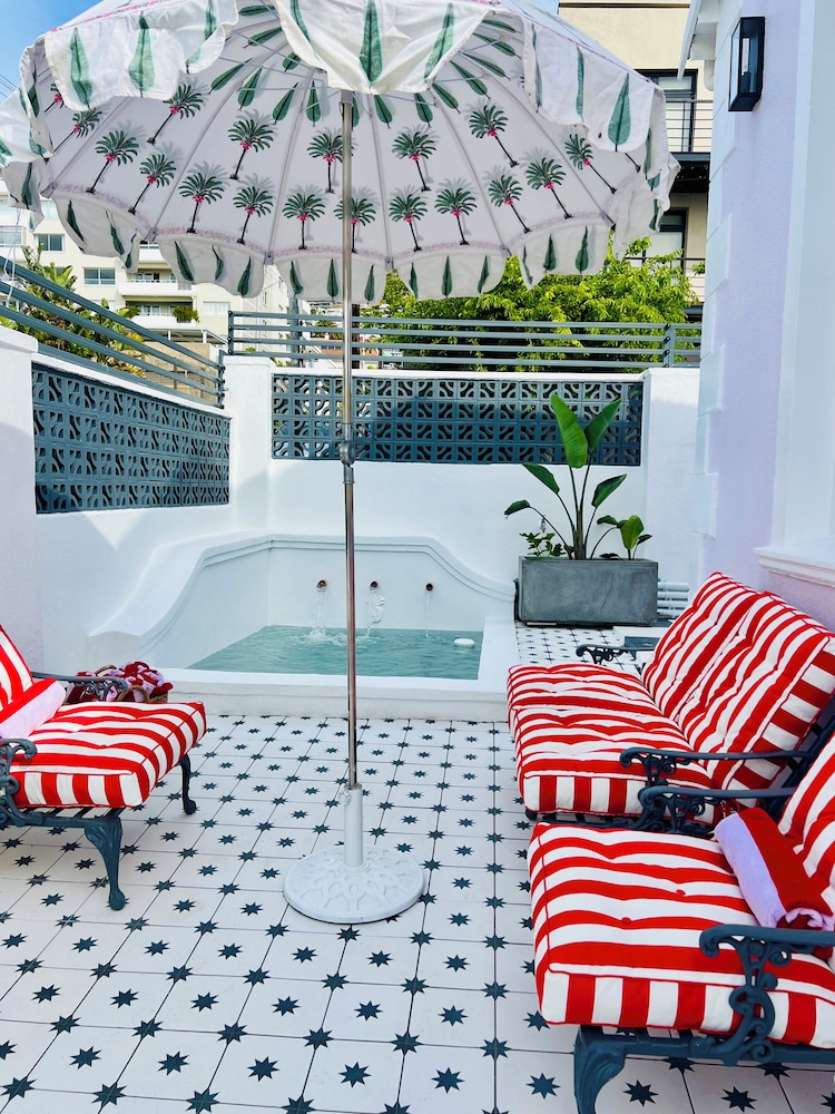 Petit Pineapple House Villa & Guesthouse