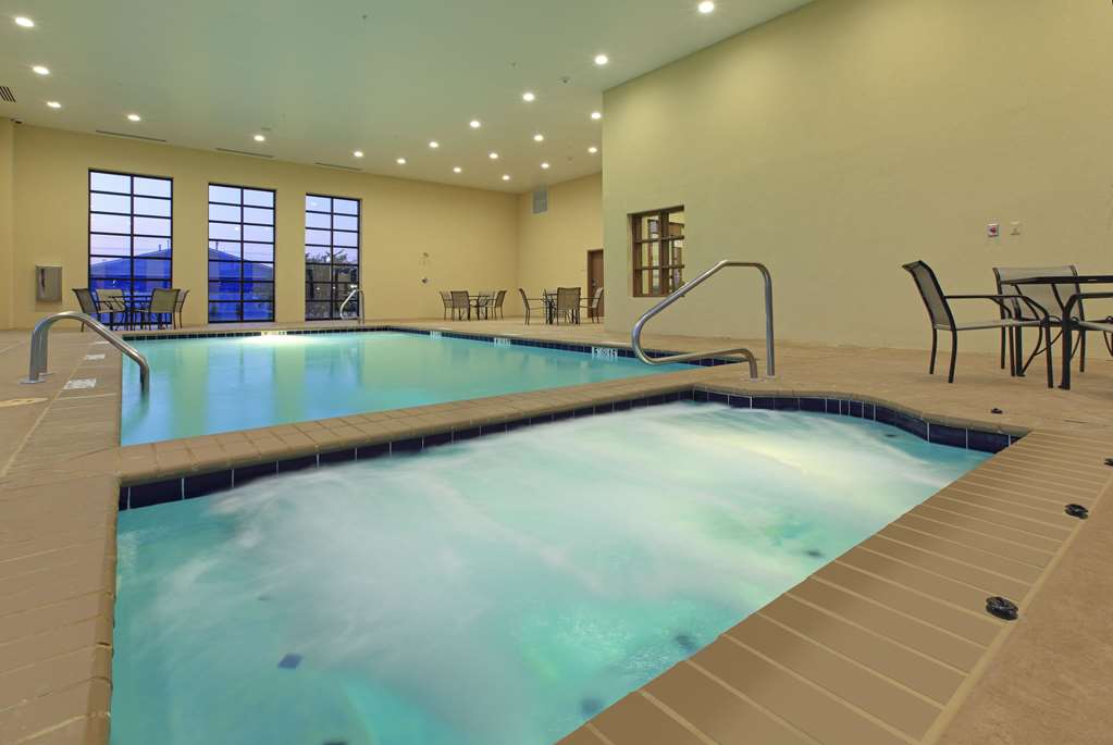 La Quinta Inn & Suites by Wyndham Memphis Wolfchase - photo 8