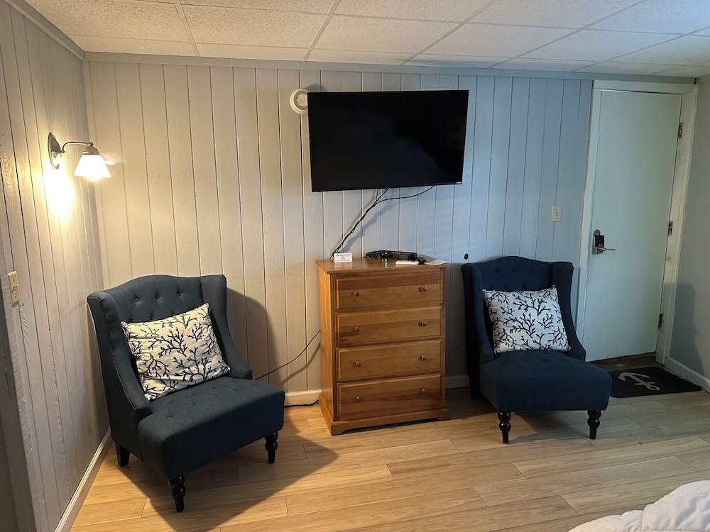 Vineyard Harbor Motel Private Beach - photo 189