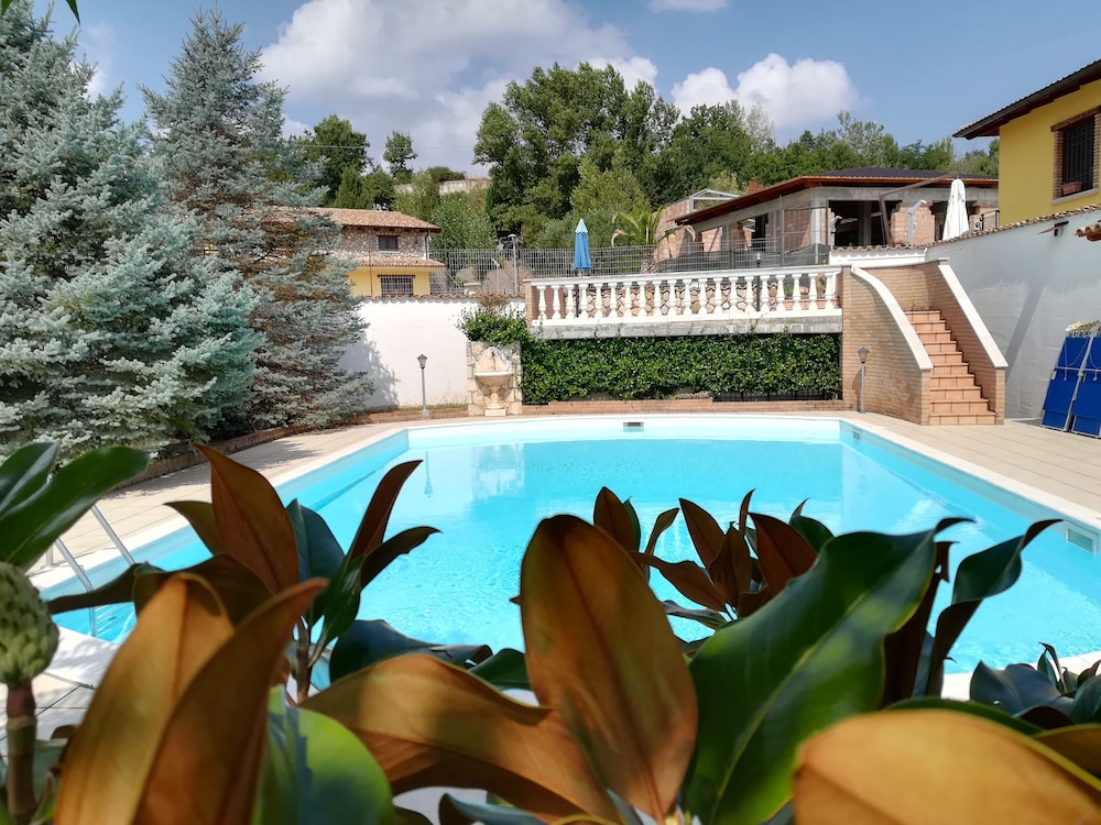 Agriturismo I Tre Ulivi — 4-Star Luxury Hotel in Paternopoli, Italy