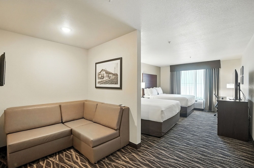 Cobblestone Hotel & Suites Bellefontaine - photo 45