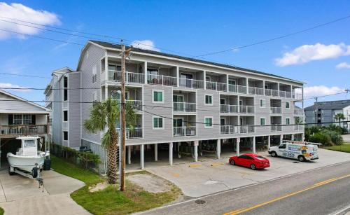 Walk to Beach 2 Bedroom Condo — 4-Star Luxury Hotel in Myrtle Beach, United States