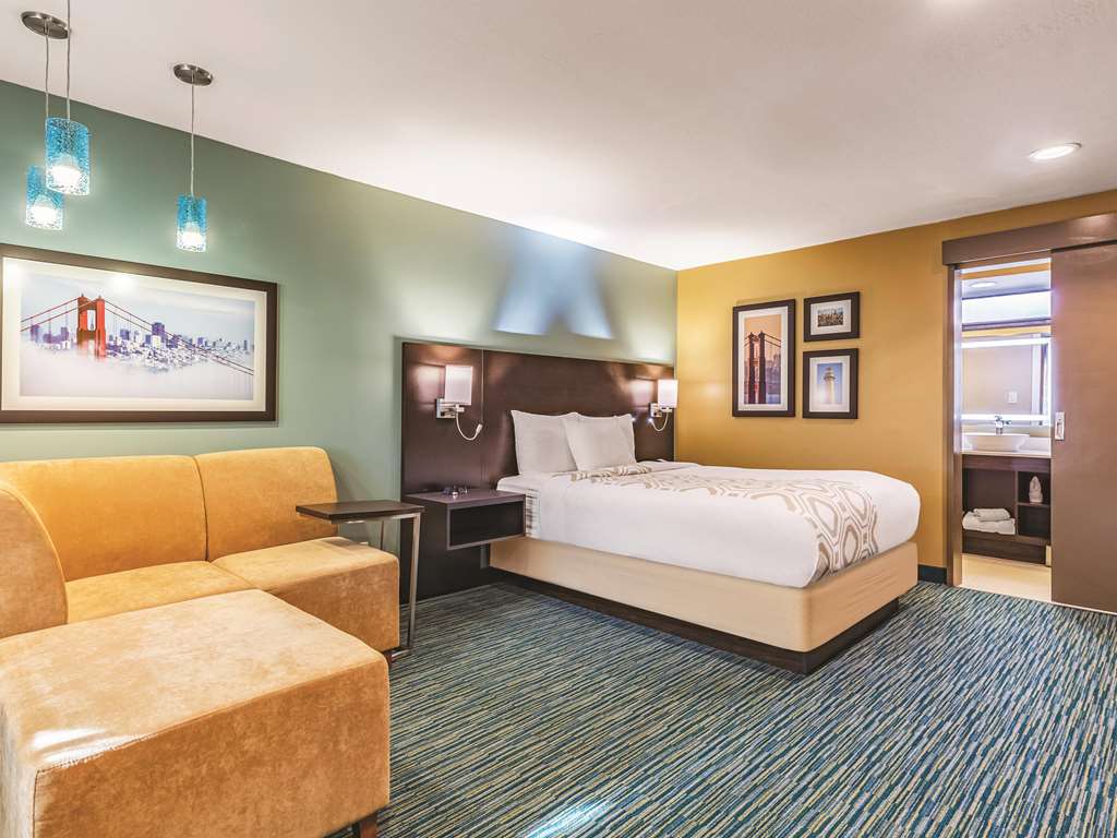 La Quinta Inn & Suites by Wyndham San Francisco Airport West - photo 27