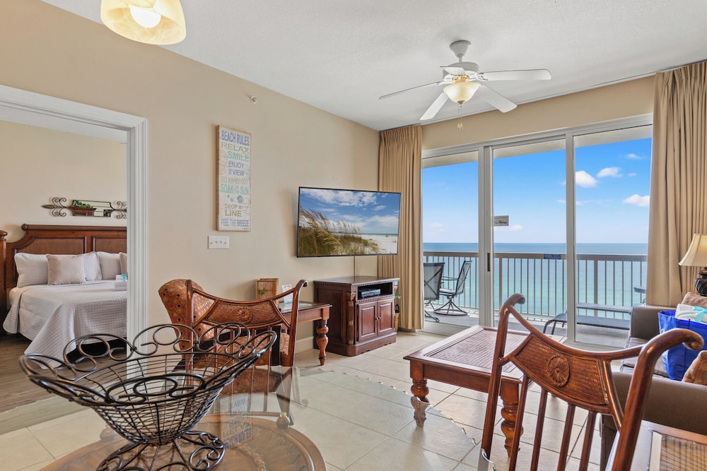 Gulf Front Master BR in Sunrise Beach With Amazing Views Sleeps 7 — 4-Star Luxury Hotel in Panama City Beach, United States