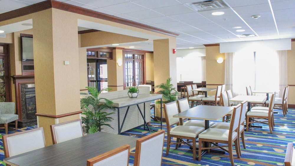 Holiday Inn Express Hotel & Suites Manchester Airport by IHG - photo 58