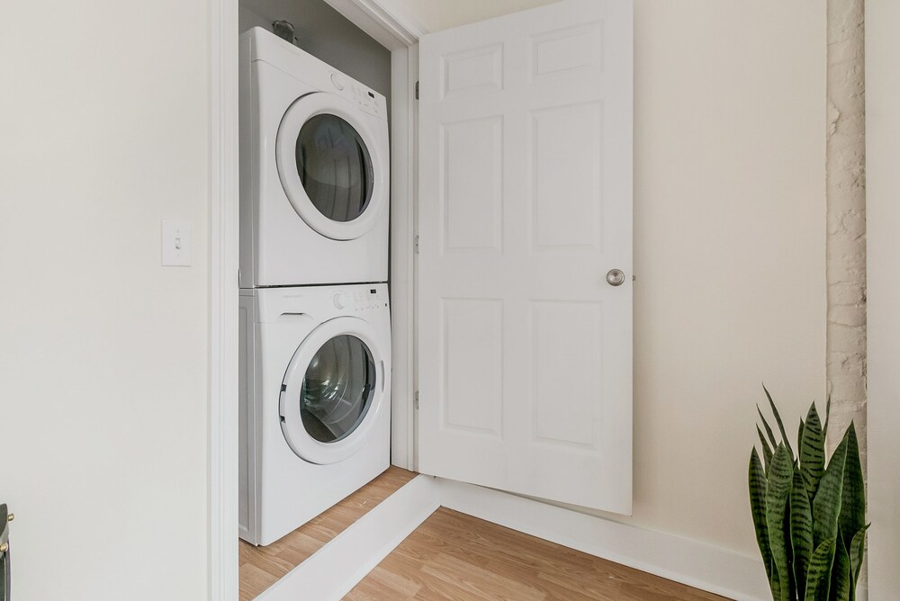Hip 2BR in Arts Warehouse District - photo 37