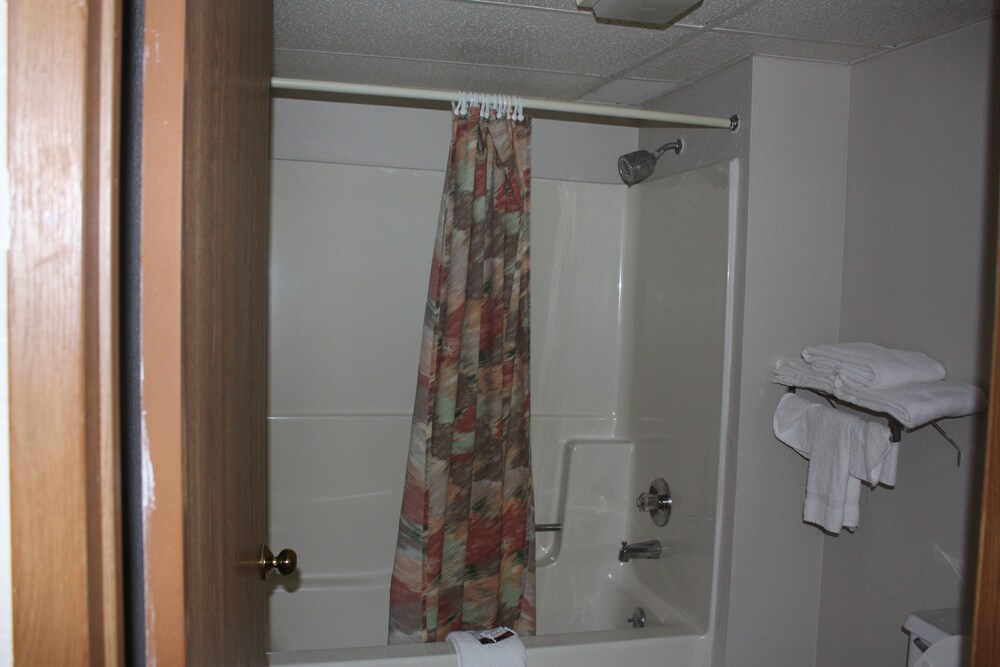 Lake Erie Lodge - photo 15