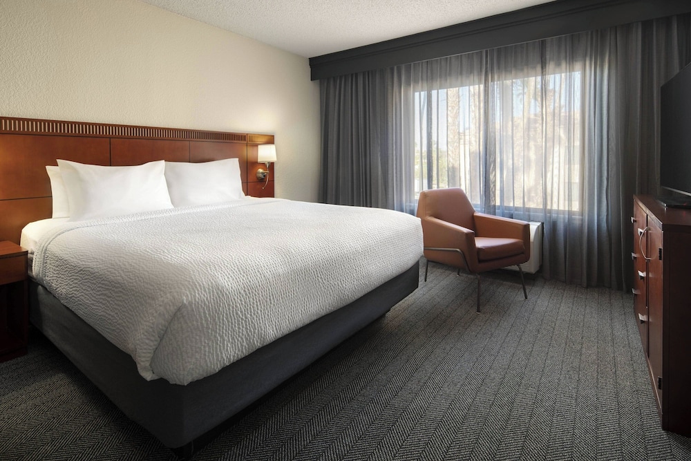 Courtyard By Marriott Palm Springs - photo 13