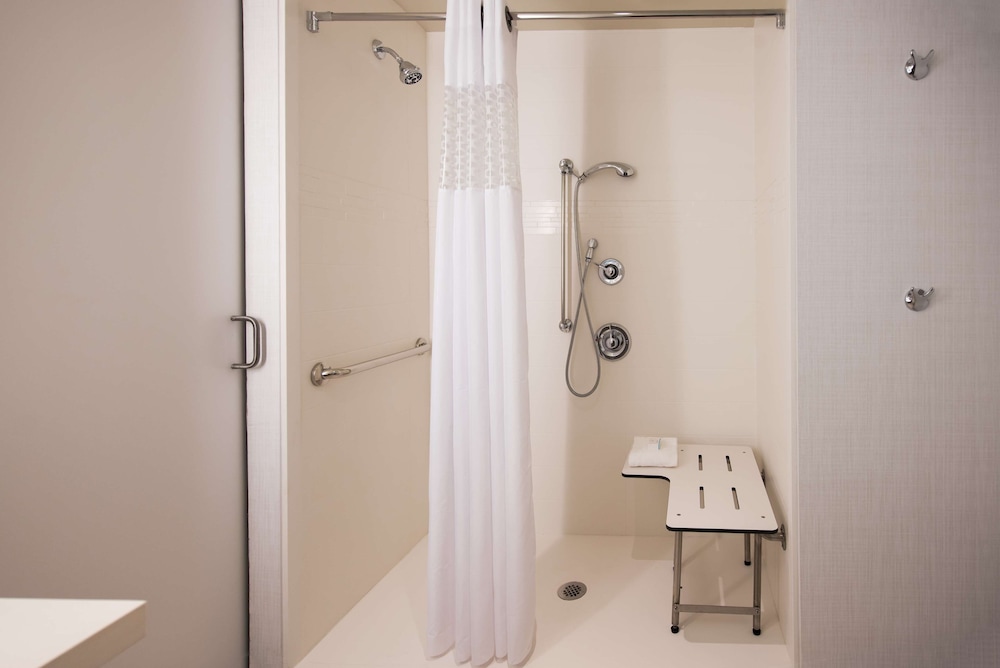 Hampton Inn & Suites Washington DC Navy Yard - photo 27
