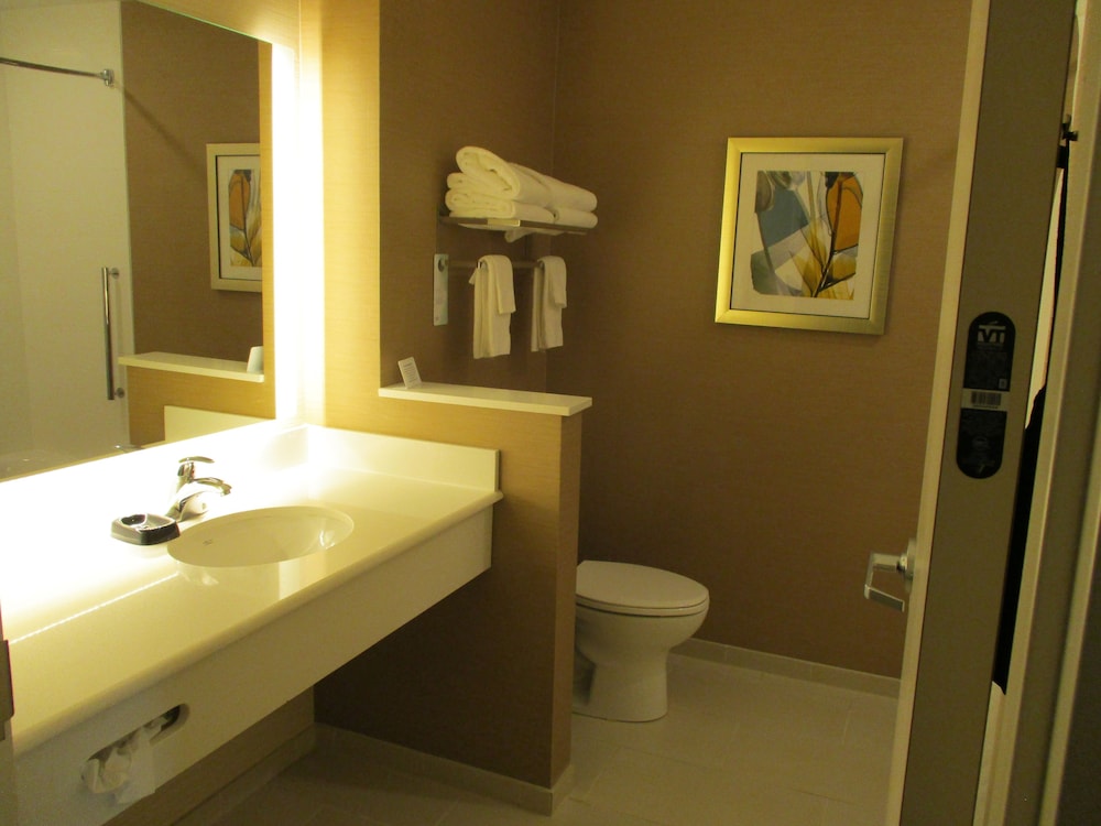 Fairfield Inn & Suites Fremont - photo 15