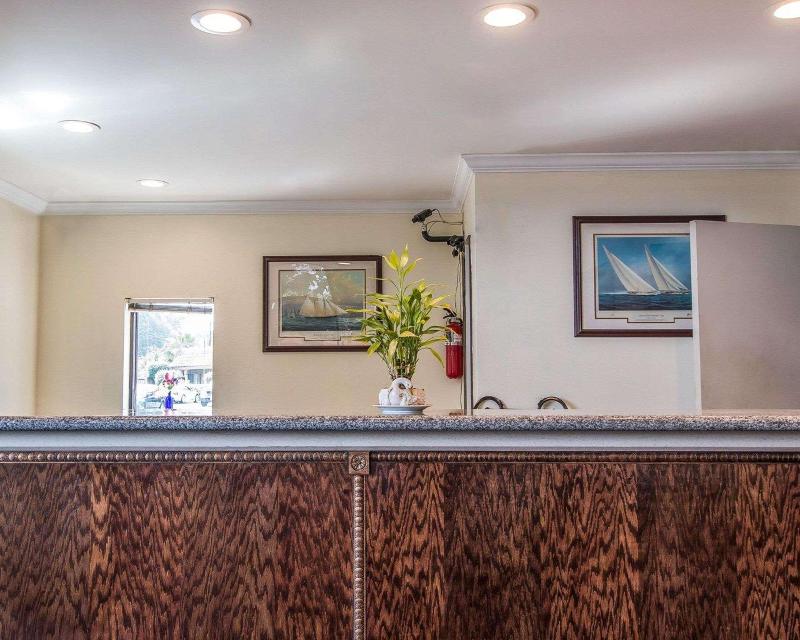 Rodeway Inn Riverside - photo 4