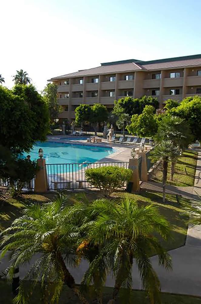 Yuma Inn & Suites - photo 17