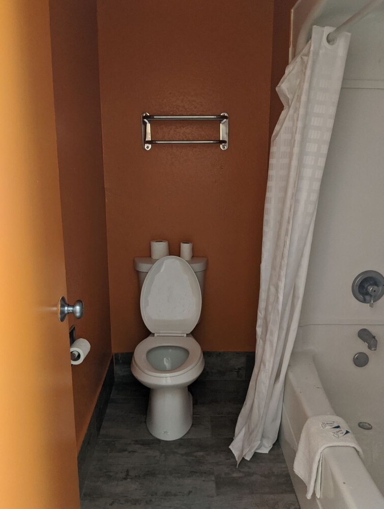OYO Hotel Lake Charles Hwy 10 - photo 25
