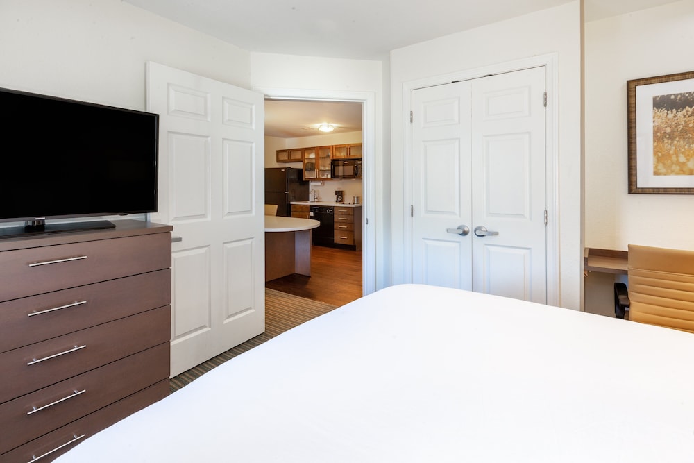 Candlewood Suites West Springfield by IHG - photo 11