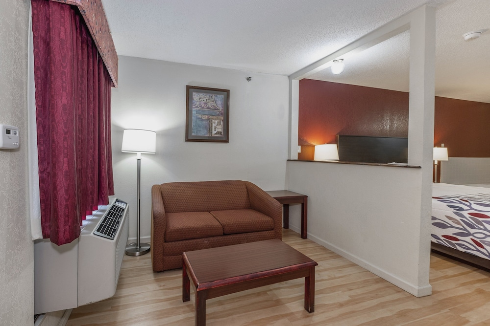 Red Roof Inn & Suites Rome - photo 30