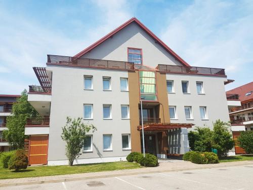 Red Rose Apartment — 4-Star Luxury Hotel in Moravske Toplice, Slovenia