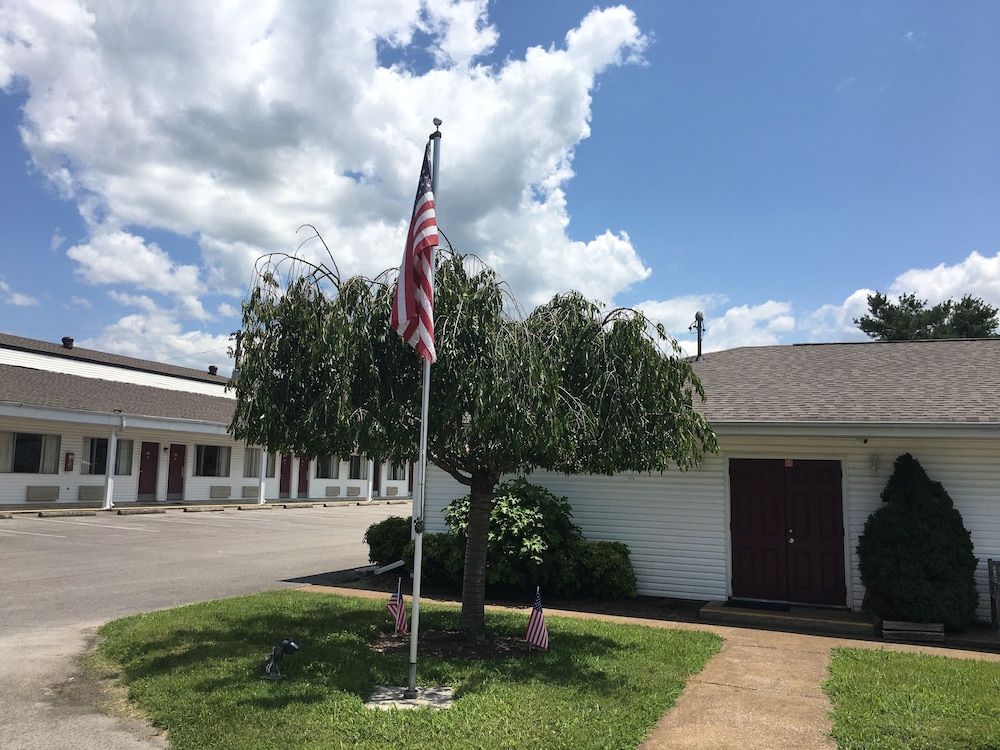 Ambassador Inn And Suites - photo 26