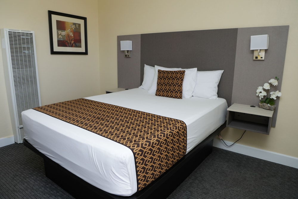 Silver Surf Motel - photo 43