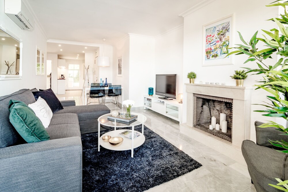 SAT2 Modern 2 bedroom apartment — 4-Star Luxury Hotel in Marbella, Spain