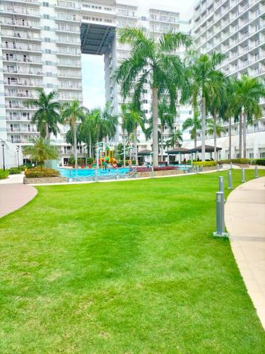Shell Residences MOA Josh staycation — 4-Star Luxury Hotel in Manila, Philippines