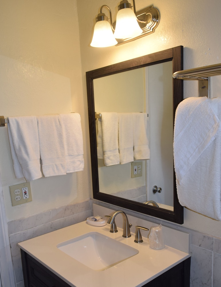 Stanlunds Inn And Suites - photo 35