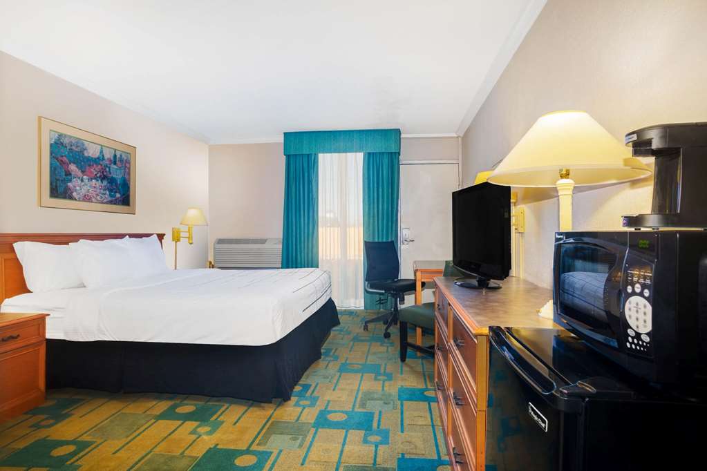 Days Inn by Wyndham Del Rio - photo 30