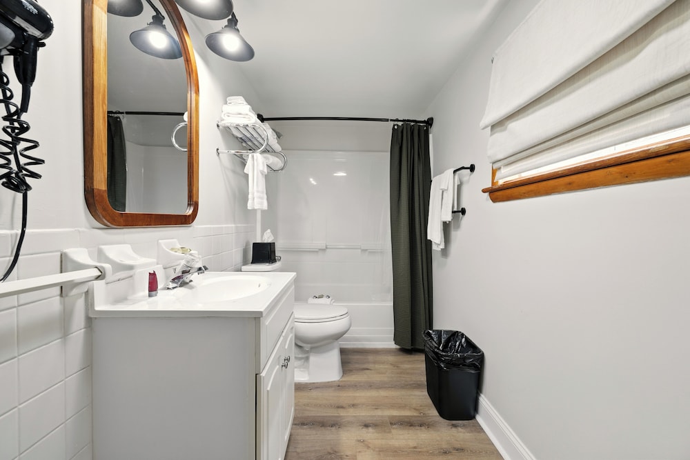 Hillside Motel LLC - photo 98