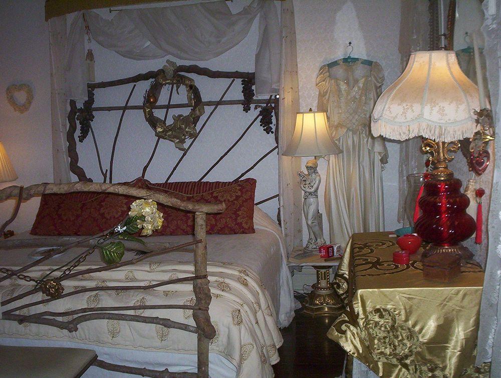 Yellow Turtle Inn - photo 6