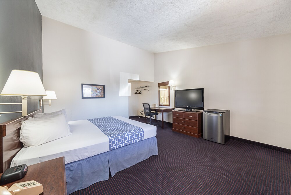 Parkview Inn and Conference Center - photo 4