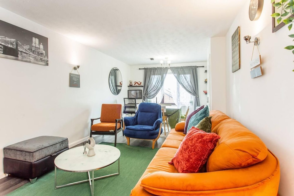 Immaculate 2 bed Apartment in Dagenham — 4-Star Luxury Hotel in Dagenham, United Kingdom