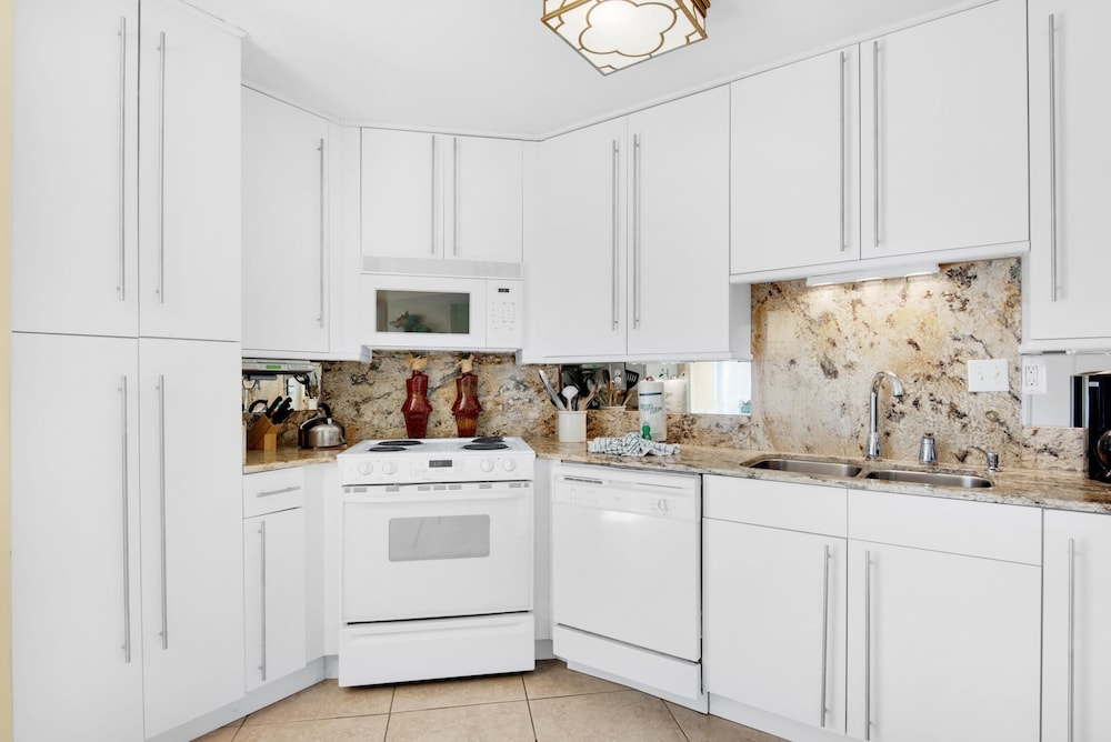 Shoreline Towers Townhouse 4 1 - photo 8