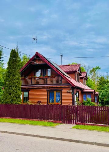 Domek Jaskółka — hotel in Bialowieza