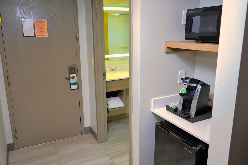 Holiday Inn Express Hotel & Suites Tampa Northwest Oldsmar by IHG - photo 9