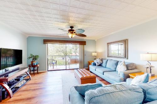 Island Time — 4-Star Luxury Hotel in Indian Shores, United States