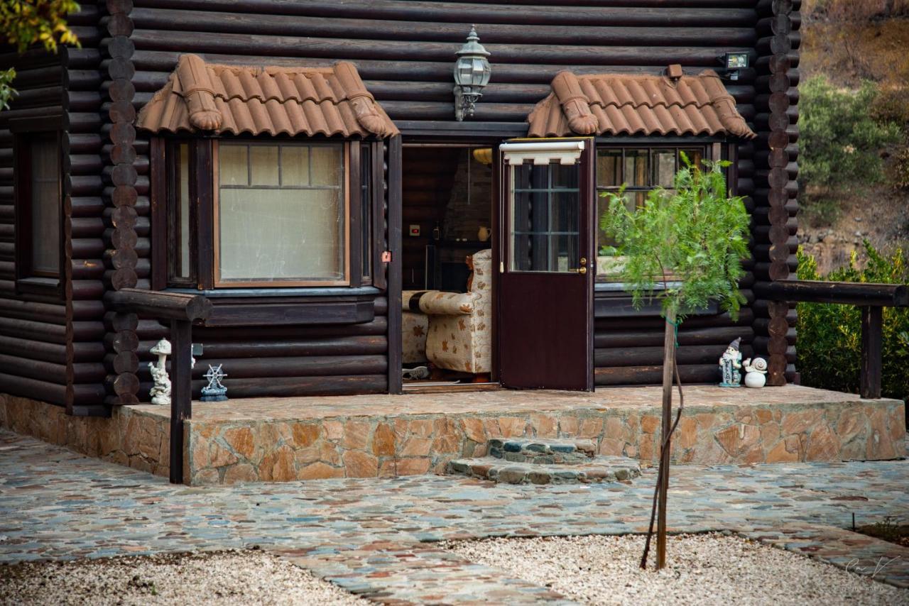2 Bdr Log House Mountains Queen Bed Fireplace