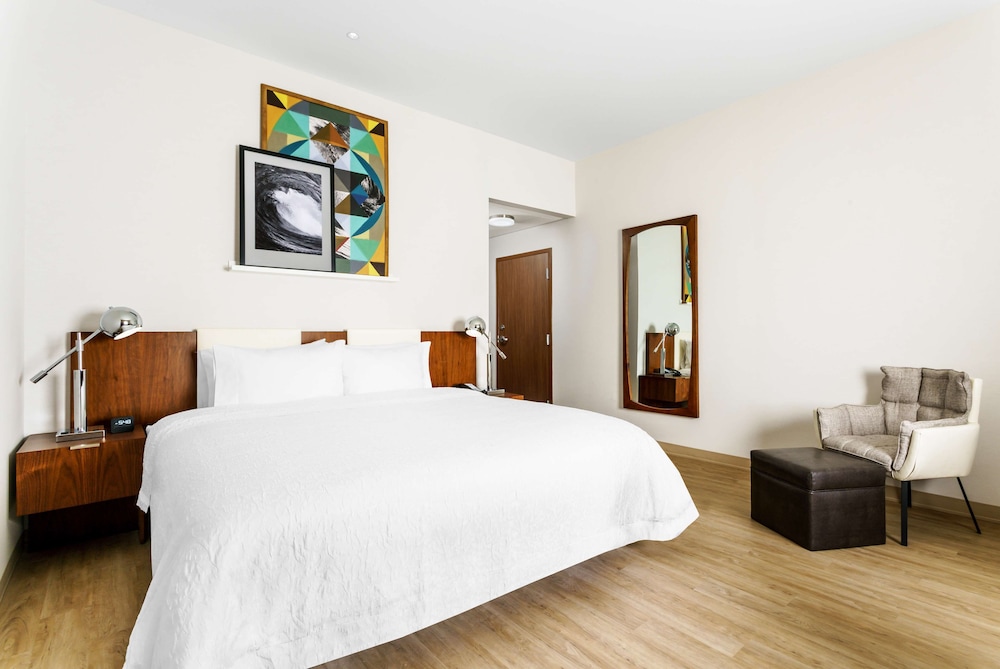 Hampton Inn & Suites Santa Monica - photo 17