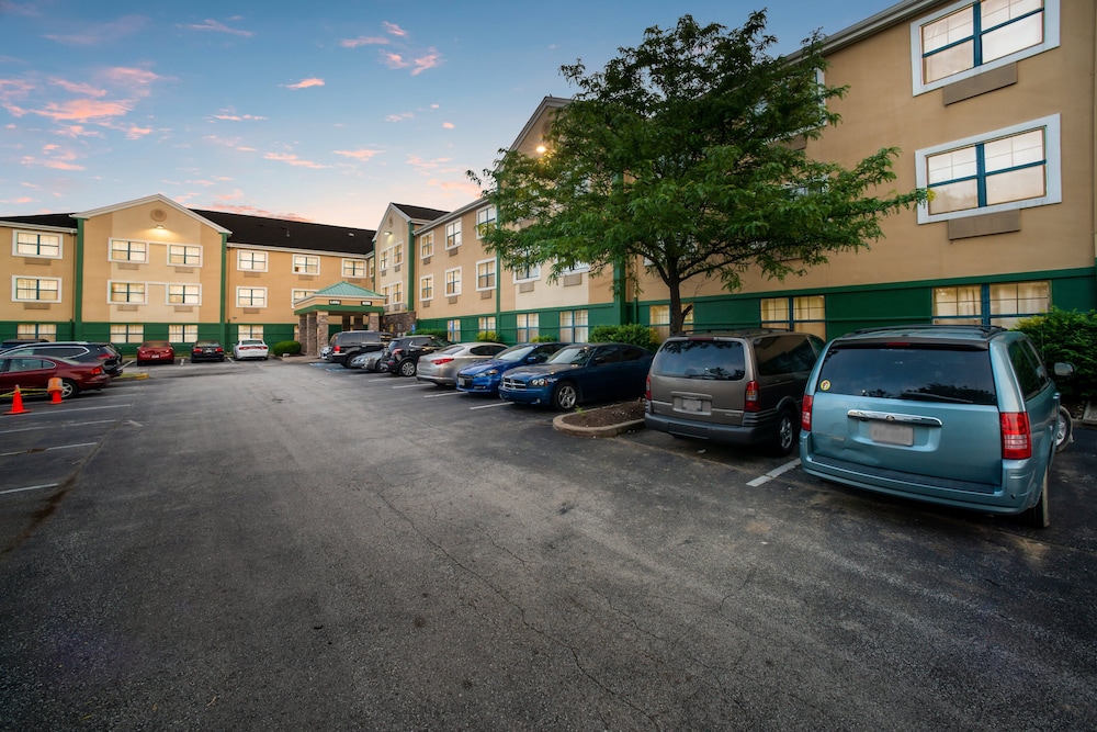 HomeTowne Studios by Red Roof St. Louis Airport N Lindbergh - photo 20