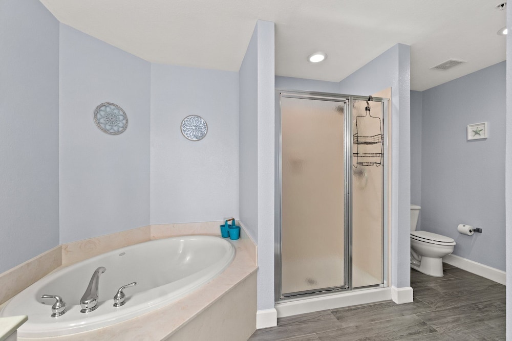 Tidewater Beach Luxury Penthouse With Resort Amenities and a View - photo 15