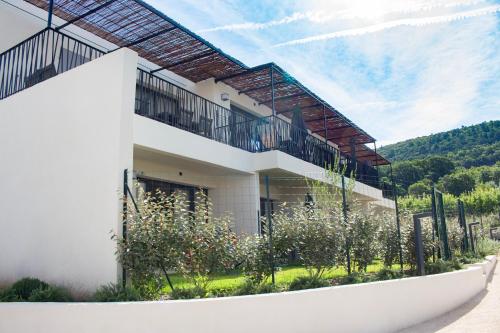 Les Papillons Du Ventoux Le Myrtil Eenslaapkamerappartement Met Terras En Tuin — Malaucene