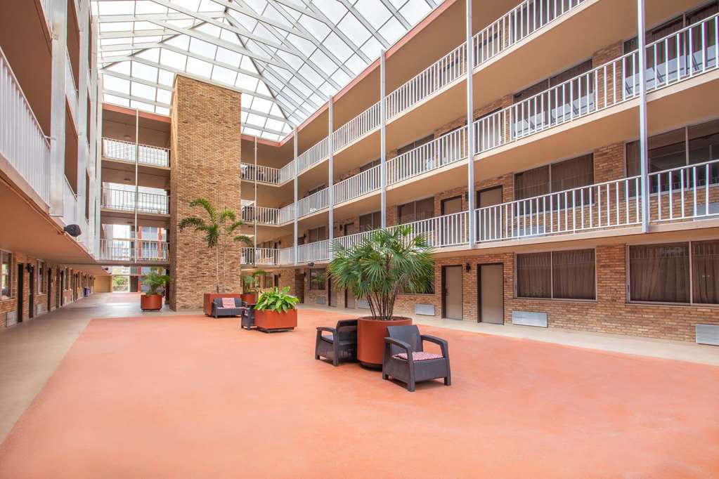 Ramada by Wyndham Tampa Westshore Airport South - photo 6