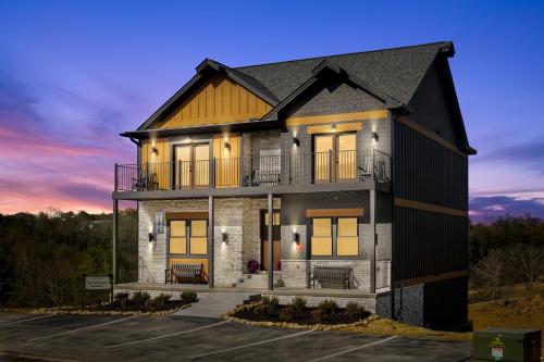 6Br7Ba Lux retreat Pool Hot Tub WatrPark TheaterRoom Sleeps22 in Sevierville, United States