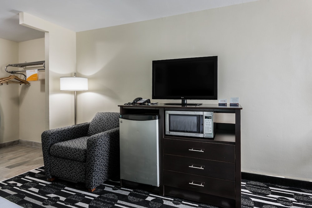 Bricktown Hotel & Extended Stay - photo 8