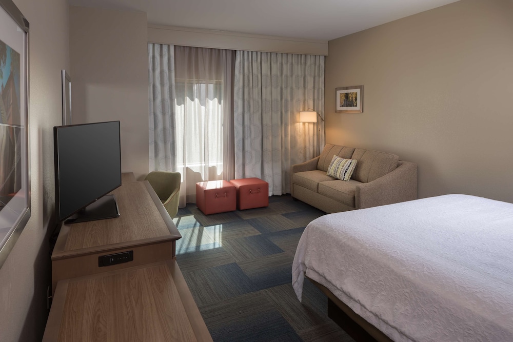 Hampton Inn & Suites Asheville Biltmore Village - photo 14