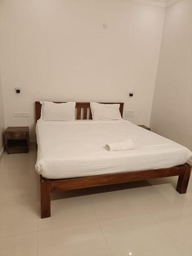 Rani and Rani Hotel Rooms in Puducherry, India