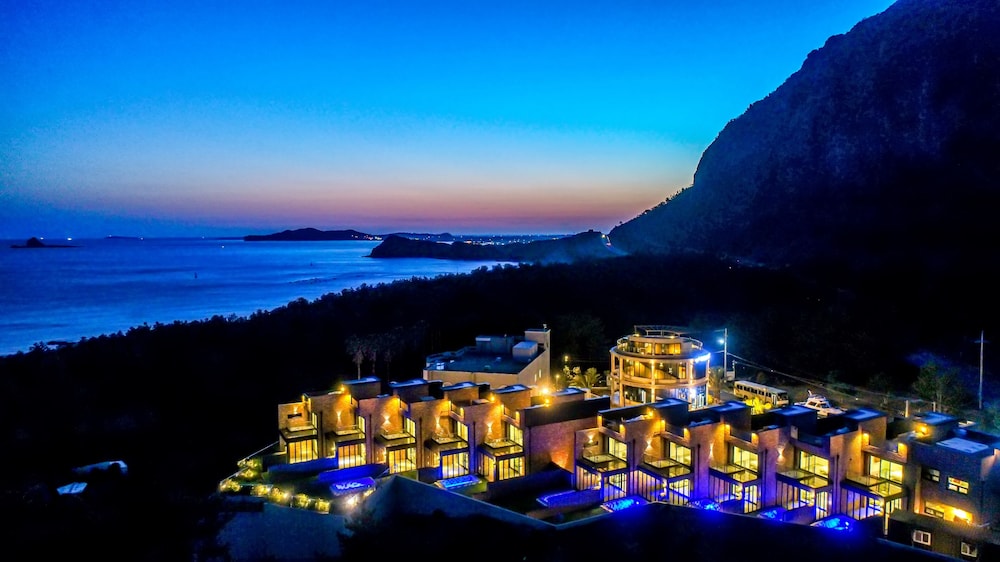Ocean Brick - carbon neutral hotel in Seogwipo