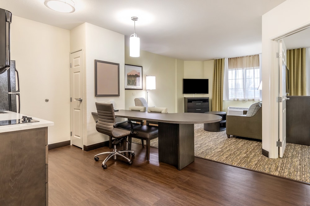 Candlewood Suites Portland Airport by IHG - photo 8