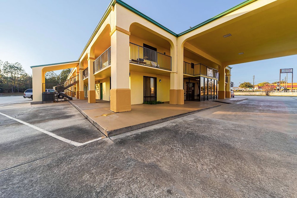 Days Inn by Wyndham Atmore - photo 47