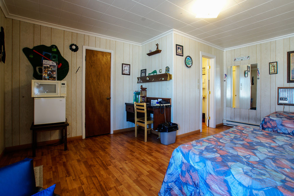 Blue and White Motel - photo 4