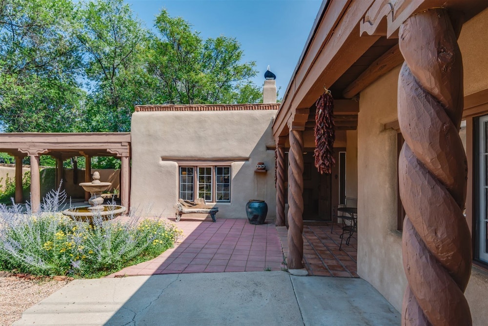 Garcia St. Adobe Historic District Close to Canyon Road Three Master Bedrooms Great Outdoor Space - photo 14