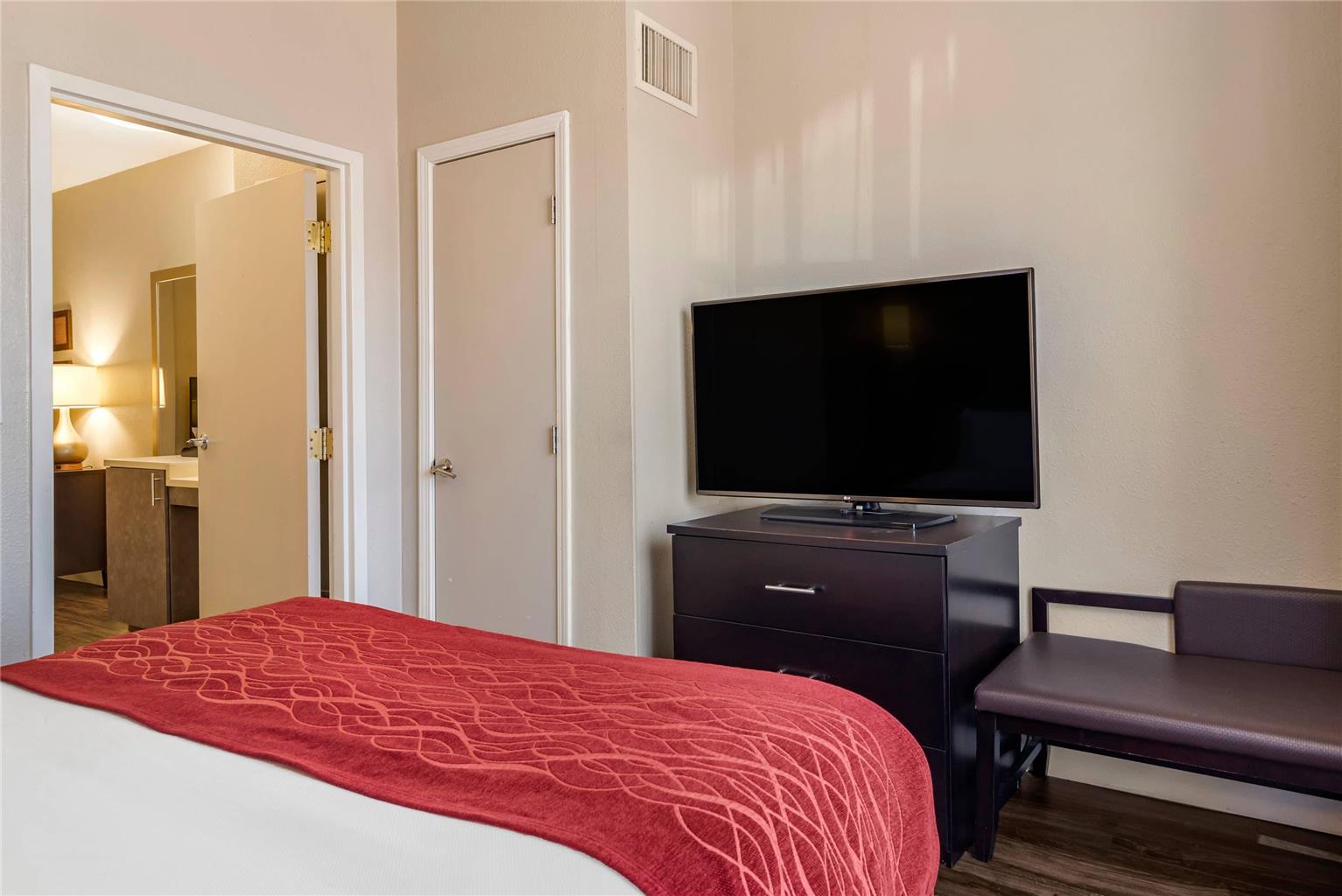Comfort Inn & Suites near Six Flags - photo 15